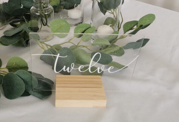 Tischnummer Acryl weiß EN quer