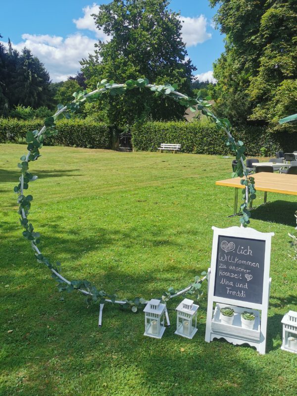 Dekoverleih Bad Driburg Hochzeit Heiraten Deko mieten leihen Traubogen weiß Ring Hintergrund Fotohintergrund Fotobox