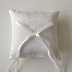 Ringkissen - Weiß mit Spitze
